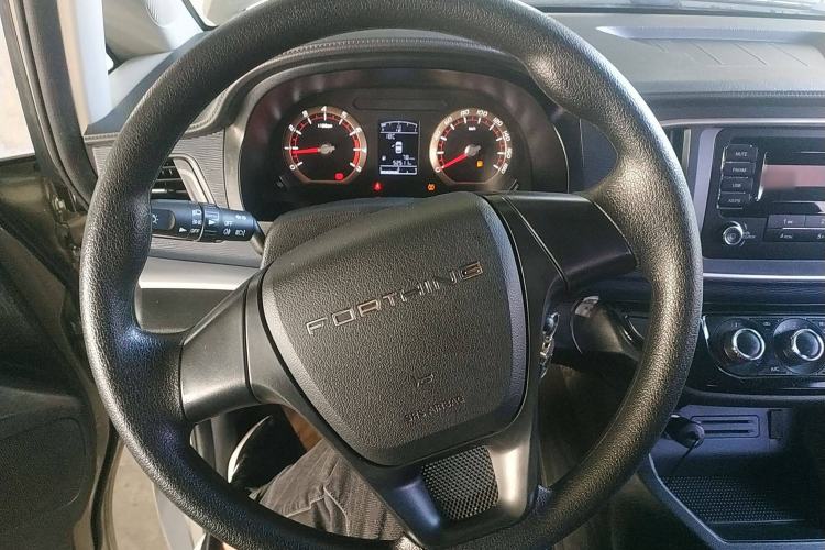 Used FORTHING Lingzhi 2022 Striving Version M5L 2.0L Basic Model 9-Seater Steering Wheel