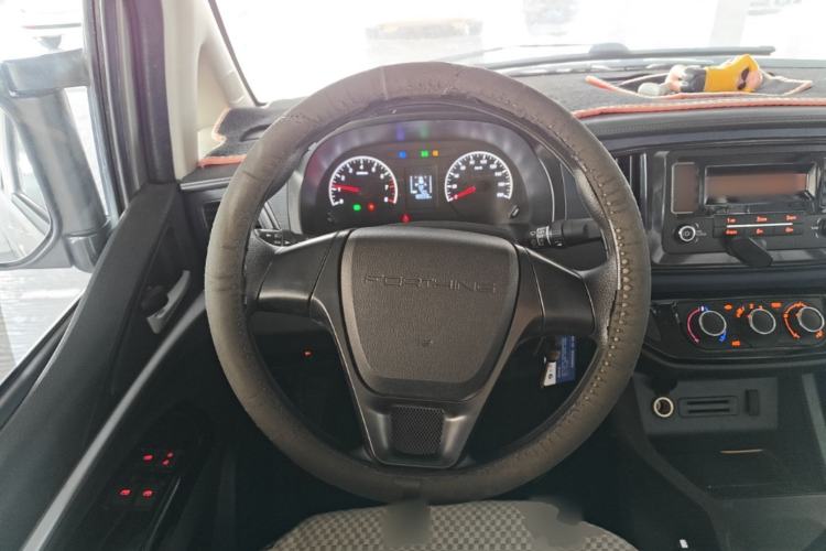Used FORTHING Lingzhi 2022 M5 1.6L Practical 7-Seater Steering Wheel