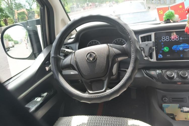 Used FORTHING Lingzhi 2022 M5 1.6L Practical 7-Seater Steering Wheel