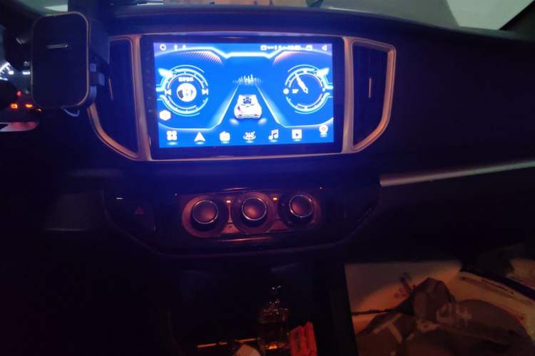 Used FORTHING Lingzhi 2022 V3 1.6L Base Model 2 Seats Audio And AC Panel