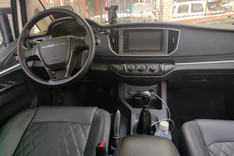 Used FORTHING Lingzhi 2022 Striving Version M5L 1.6L Luxury 7-Seater Center Console