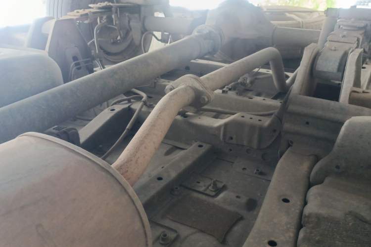 Used FORTHING Lingzhi 2022 M5L 1.6L Utility Model 7 Seats Chassis Rear Right