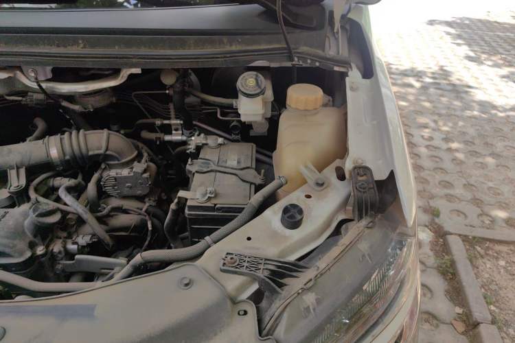 Used FORTHING Lingzhi 2022 Striving Version M5L 1.6L Luxury 7-Seater Engine Bay Left
