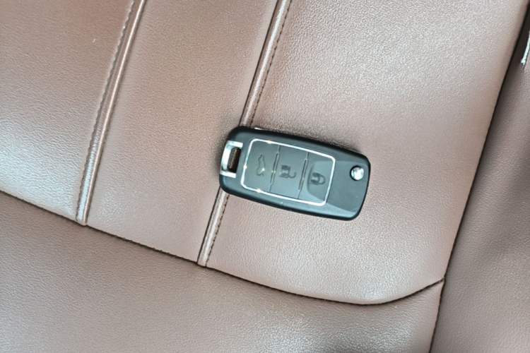 Used FORTHING Lingzhi 2022 Entry-Level M5L 1.6L Comfort Version 7 Seats Interior 1