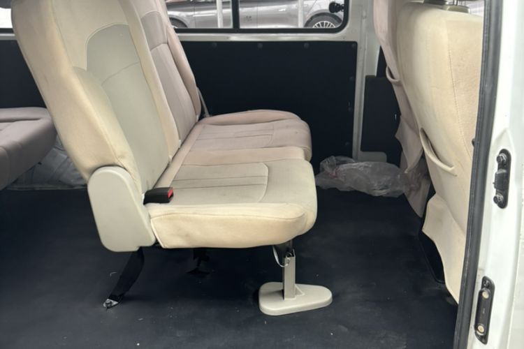 Used FORTHING Lingzhi 2022 M5L 2.0L Utility Model 7 Seats Interior 2