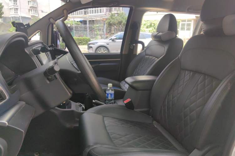 Used FORTHING Lingzhi 2022 Striving Version M5L 1.6L Luxury 7-Seater Left Front Seat