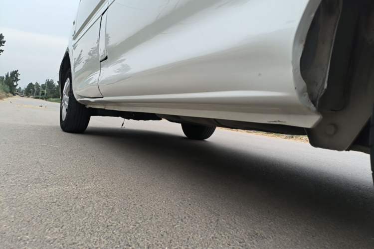 Used FORTHING Lingzhi 2022 Entry-Level M5L 1.6L Comfort Version 7 Seats Left Side Sill