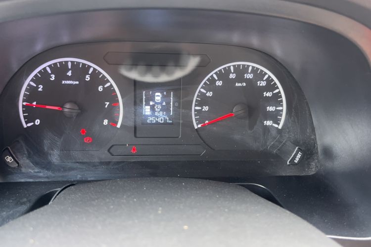 Used FORTHING Lingzhi 2022 M5L 2.0L Utility Model 7 Seats Odometer Close Up