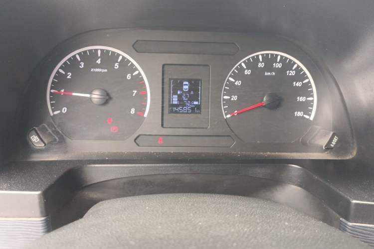 Used FORTHING Lingzhi 2022 M5L 1.6L Utility Model 7 Seats Odometer Close Up