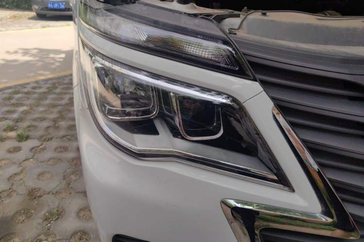 Used FORTHING Lingzhi 2022 Striving Version M5L 1.6L Luxury 7-Seater Right Front Headlight
