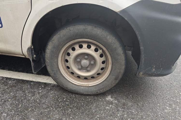 Used FORTHING Lingzhi 2022 V3 1.6L Base Model 2 Seats Right Front Wheel Hub