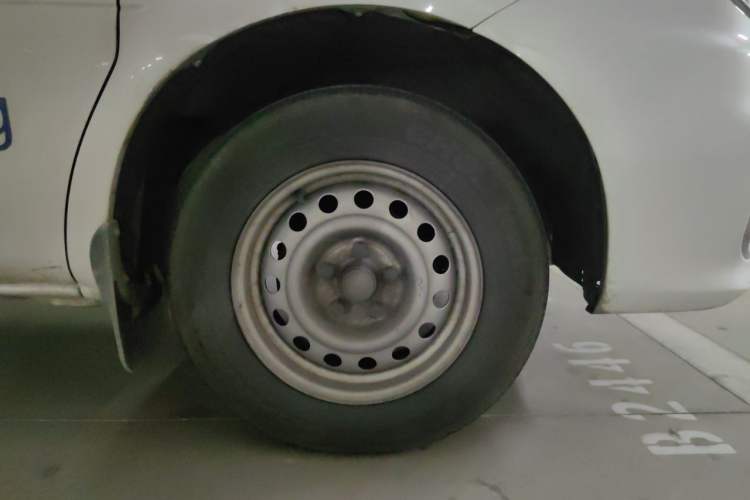 Used FORTHING Lingzhi 2022 V3 1.6L Base Model 2 Seats Right Front Wheel Hub