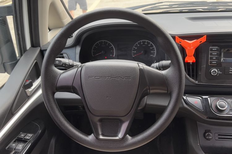 Used FORTHING Lingzhi 2022 M5L 2.0L Utility Model 7 Seats Steering Wheel