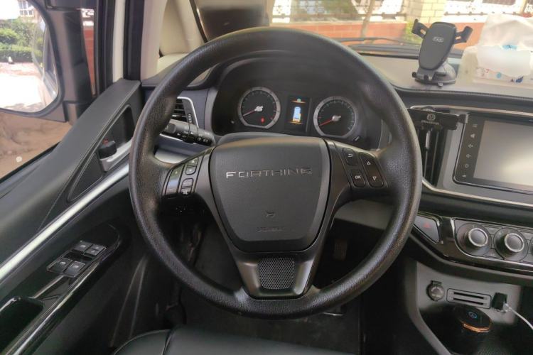 Used FORTHING Lingzhi 2022 Striving Version M5L 1.6L Luxury 7-Seater Steering Wheel