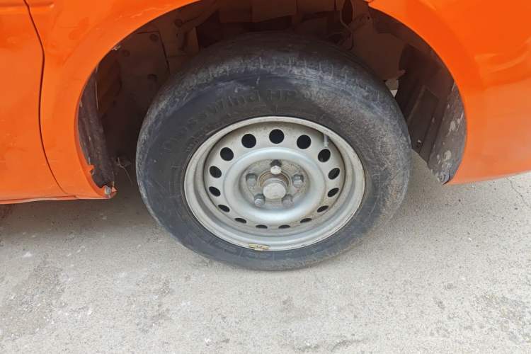 Used FORTHING Lingzhi 2022 V3 1.6L Base Model 2 Seats Right Front Wheel Hub