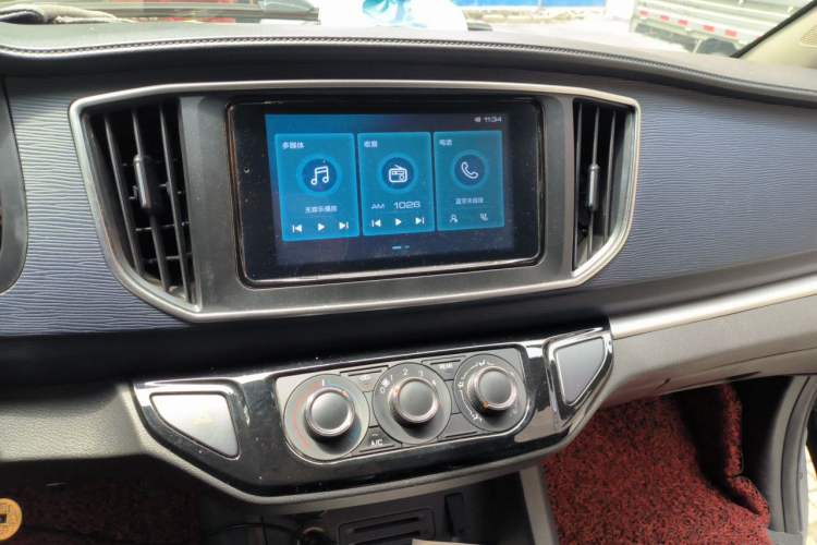 Used FORTHING Lingzhi 2023 M5L 1.6L Comfort 9-Seater Audio And AC Panel