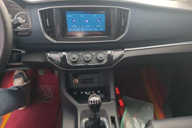 Used FORTHING Lingzhi 2023 M5L 1.6L Luxury 7-Seater Audio And AC Panel