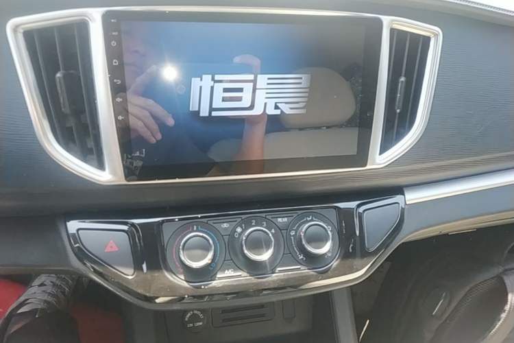 Used FORTHING Lingzhi 2023 M5L 1.6L Base Model 5 Seats Audio And AC Panel