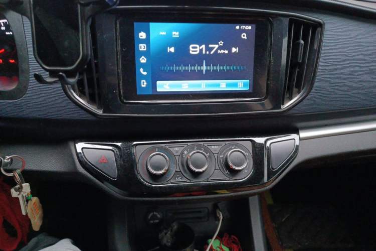 Used FORTHING Lingzhi 2023 M5L 1.6L Base Model 7 Seats Audio And AC Panel