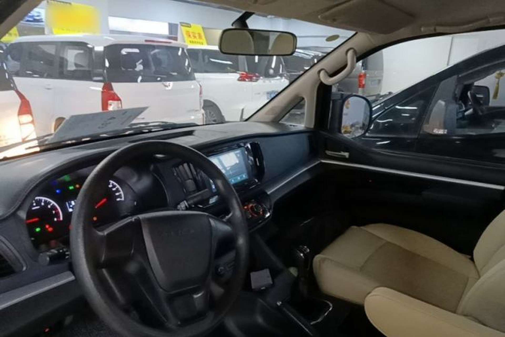 Used FORTHING Lingzhi 2023 M5L 1.6L Comfort Edition 7-Seater Center Console