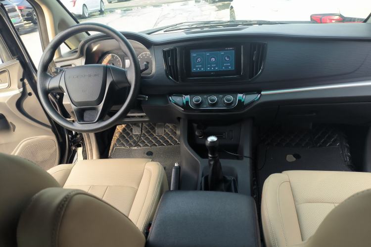 Used FORTHING Lingzhi 2023 M5L 1.6L Base Model 7 Seats Center Console