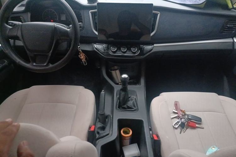 Used FORTHING Lingzhi 2023 M5L 1.6L Base Model 5 Seats Center Console