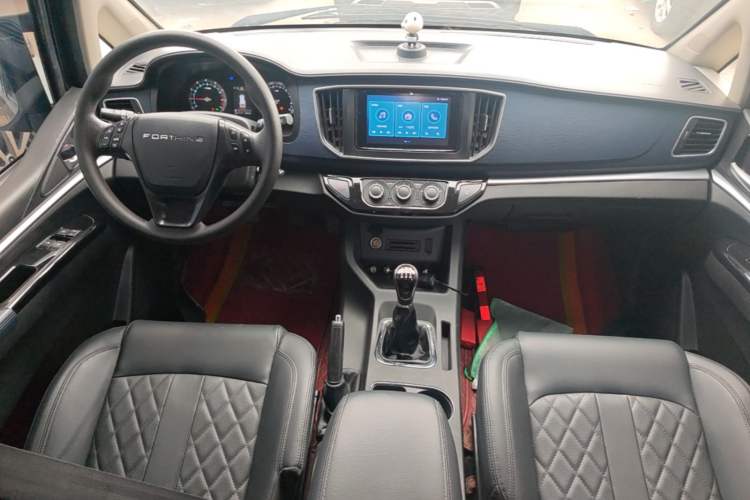 Used FORTHING Lingzhi 2023 M5L 1.6L Luxury 7-Seater Center Console