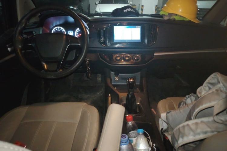 Used FORTHING Lingzhi 2023 M5L 1.6L Comfort Edition 7-Seater Center Console
