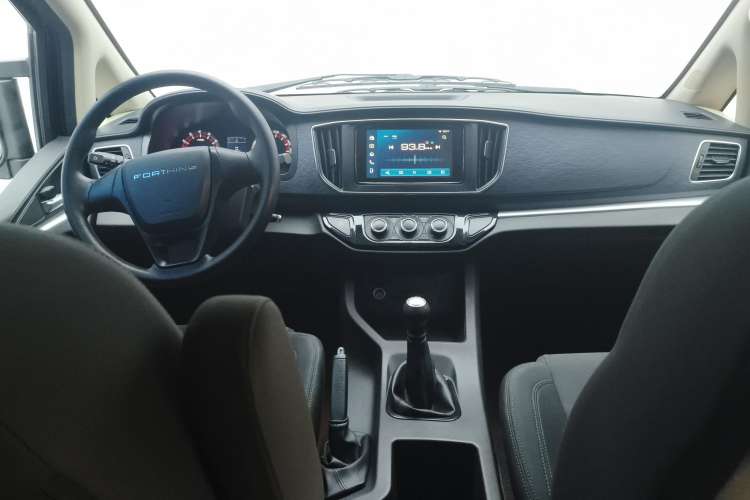 Used FORTHING Lingzhi 2023 M5L 1.6L Comfort Edition 7-Seater Center Console