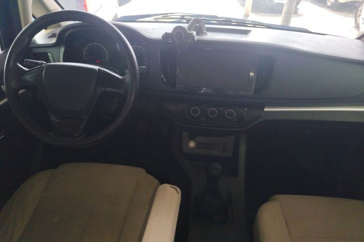 Used FORTHING Lingzhi 2023 M5 1.6L Practical Model 5 Seats Center Console