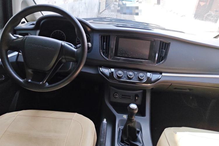 Used FORTHING Lingzhi 2023 M5L 1.6L Base Model 7 Seats Center Console