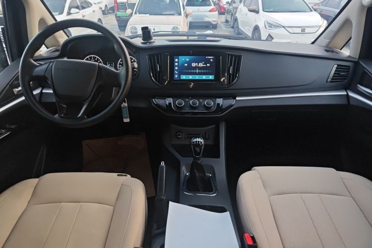 Used FORTHING Lingzhi 2023 M5L 1.6L Base Model 7 Seats Center Console