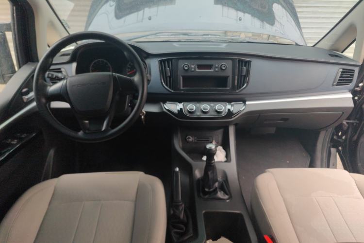 Used FORTHING Lingzhi 2023 M5L 1.6L Base Model 5 Seats Center Console