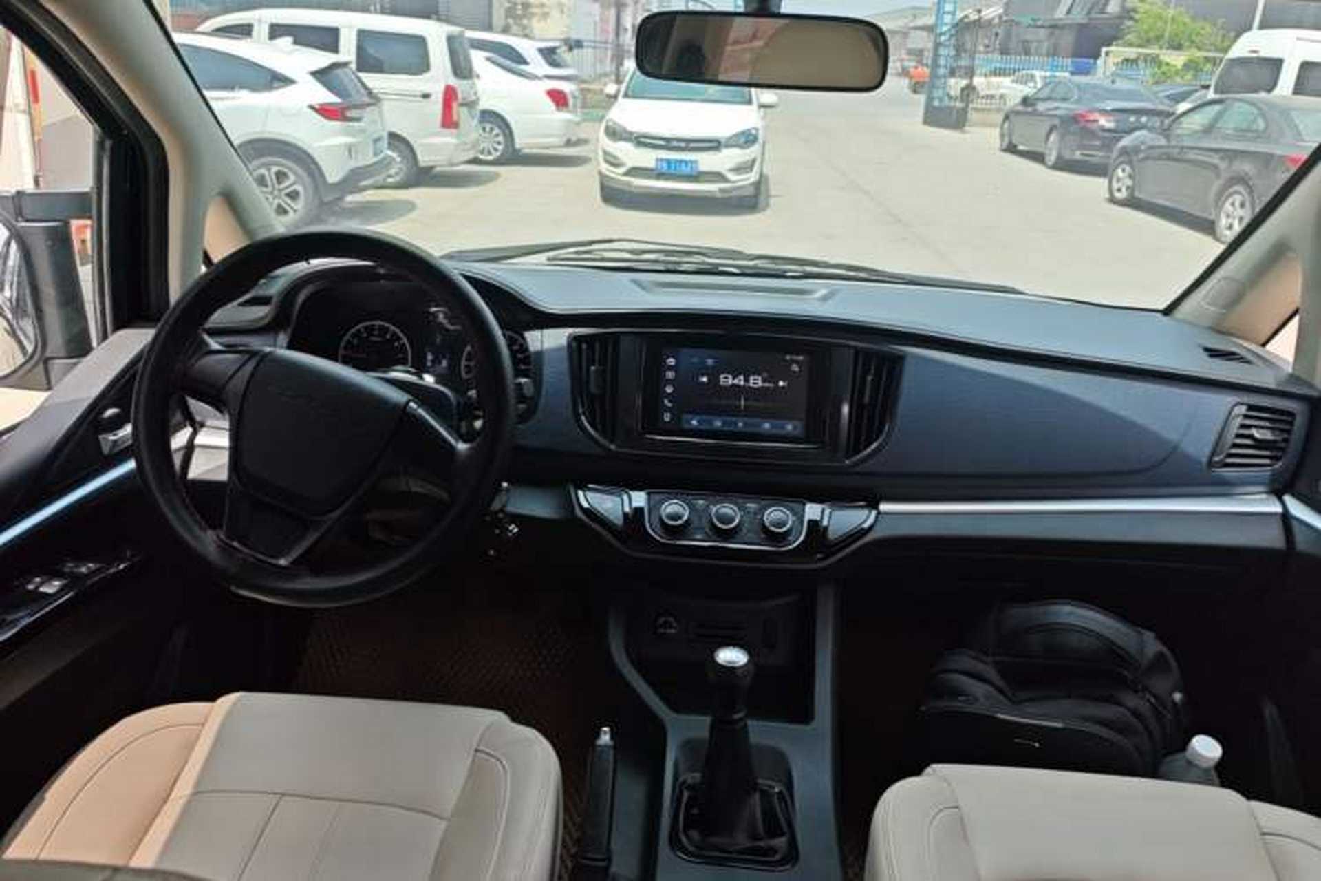 Used FORTHING Lingzhi 2023 M5L 1.6L Base Model 7 Seats Center Console