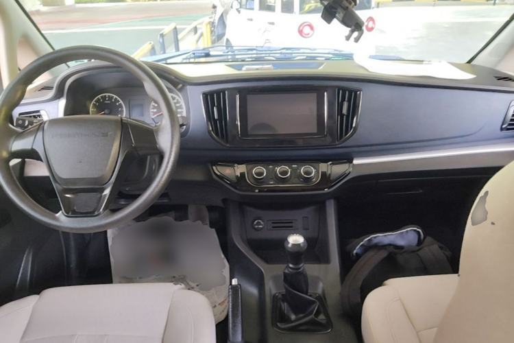 Used FORTHING Lingzhi 2023 M5L 1.6L Base Model 7 Seats Center Console
