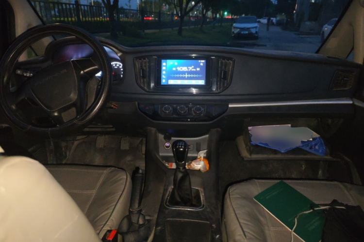 Used FORTHING Lingzhi 2023 M5 1.6L Comfort Edition 7-Seater Center Console