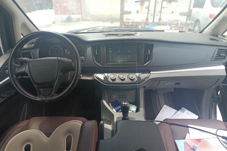 Used FORTHING Lingzhi 2023 M5L 1.6L Base Model 7 Seats Center Console