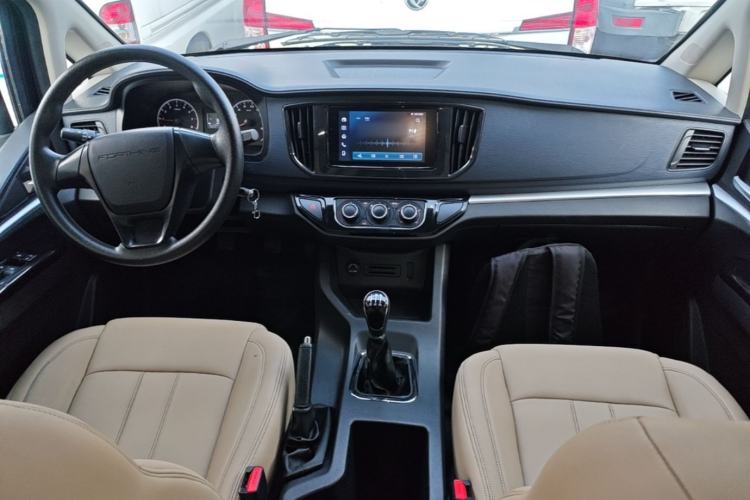 Used FORTHING Lingzhi 2023 M5L 1.6L Base Model 7 Seats Center Console