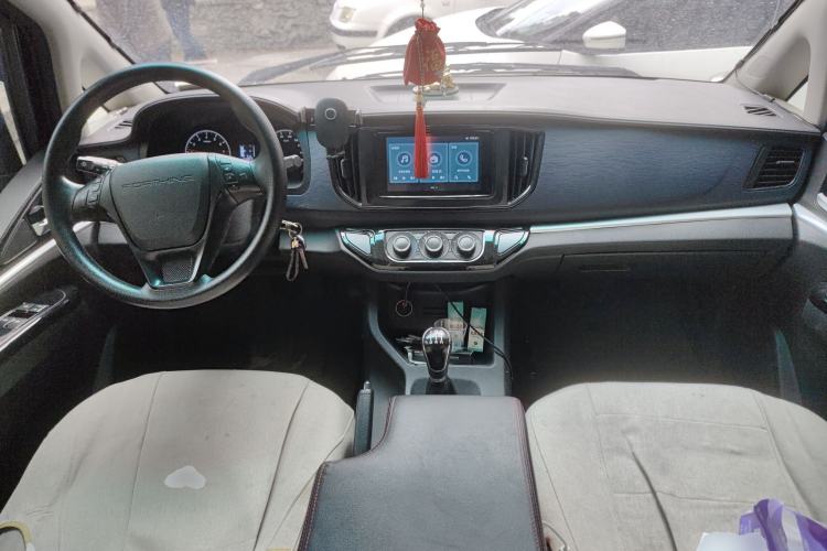 Used FORTHING Lingzhi 2023 M5L 1.6L Base Model 7 Seats Center Console
