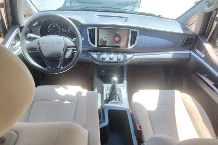 Used FORTHING Lingzhi 2023 M5 1.6L Practical Model 5 Seats Center Console