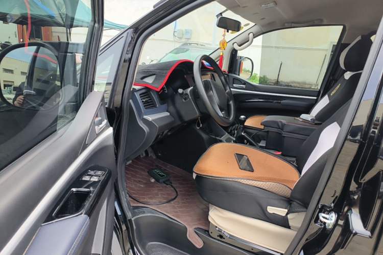 Used FORTHING Lingzhi 2023 M5L 1.6L Base Model 7 Seats Driver Seat