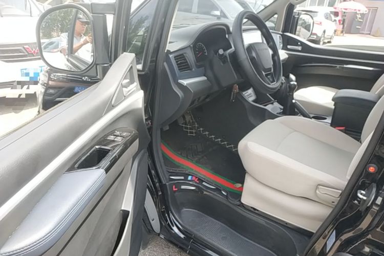 Used FORTHING Lingzhi 2023 M5 1.6L Practical Model 5 Seats Driver Seat