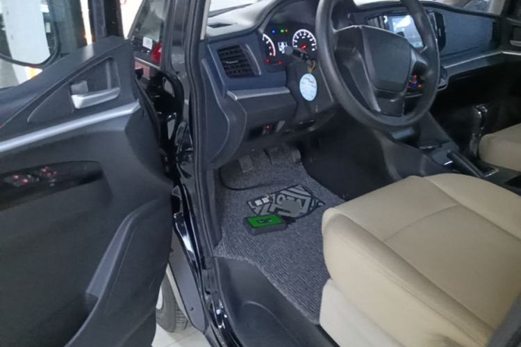 Used FORTHING Lingzhi 2023 M5L 1.6L Comfort Edition 7-Seater Driver Seat