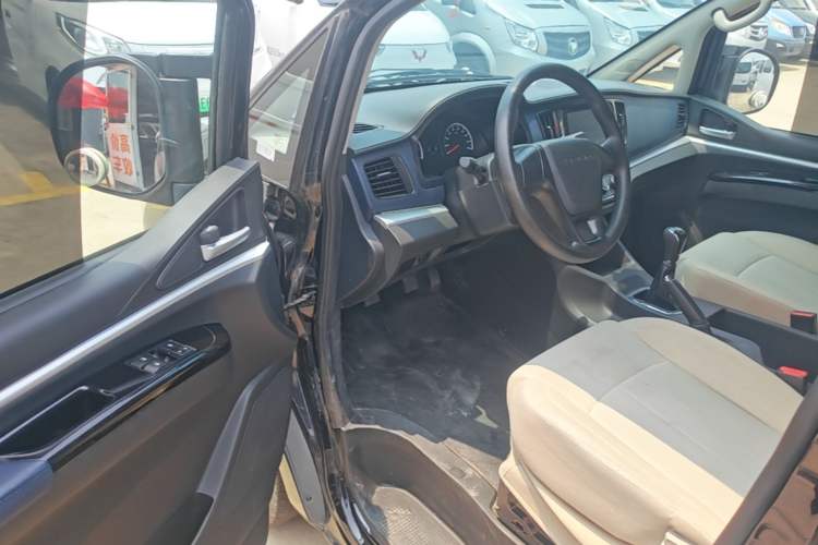 Used FORTHING Lingzhi 2023 M5L 1.6L Base Model 7 Seats Driver Seat