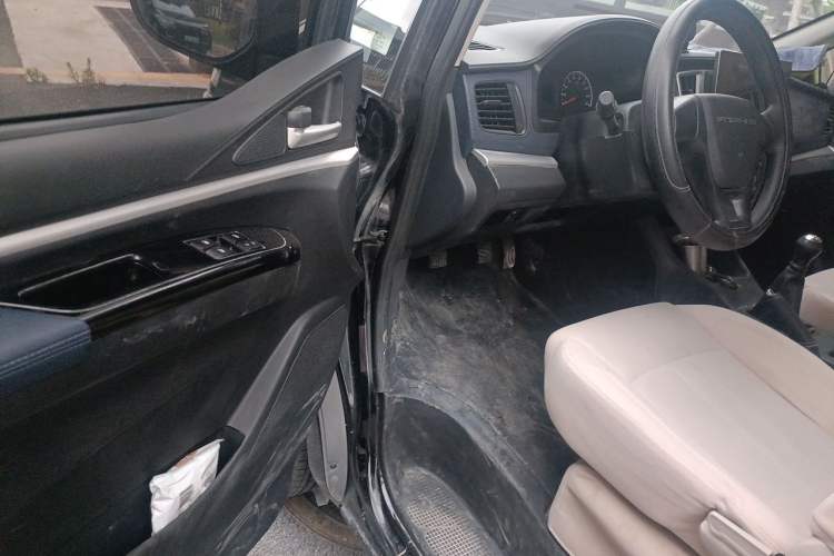 Used FORTHING Lingzhi 2023 M5L 1.6L Base Model 5 Seats Driver Seat