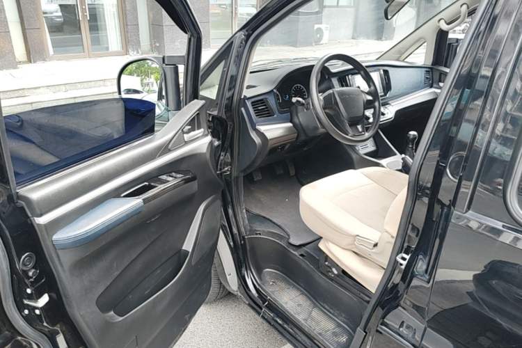 Used FORTHING Lingzhi 2023 M5L 1.6L Base Model 7 Seats Driver Seat