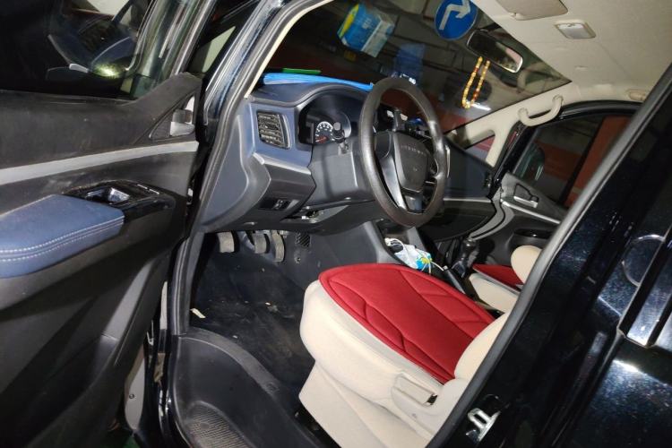 Used FORTHING Lingzhi 2023 M5L 1.6L Base Model 5 Seats Driver Seat