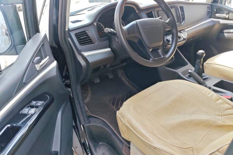 Used FORTHING Lingzhi 2023 M5L 1.6L Base Model 7 Seats Driver Seat