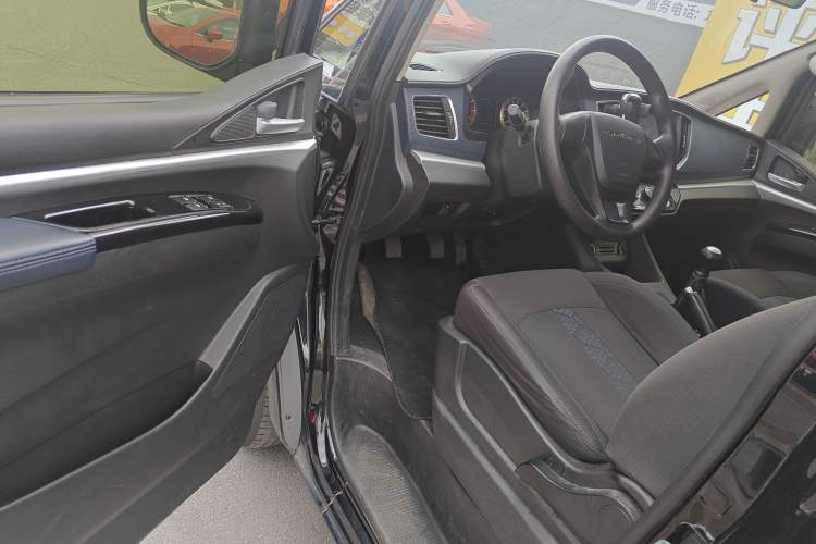Used FORTHING Lingzhi 2023 M5L 1.6L Comfort Edition 7-Seater Driver Seat