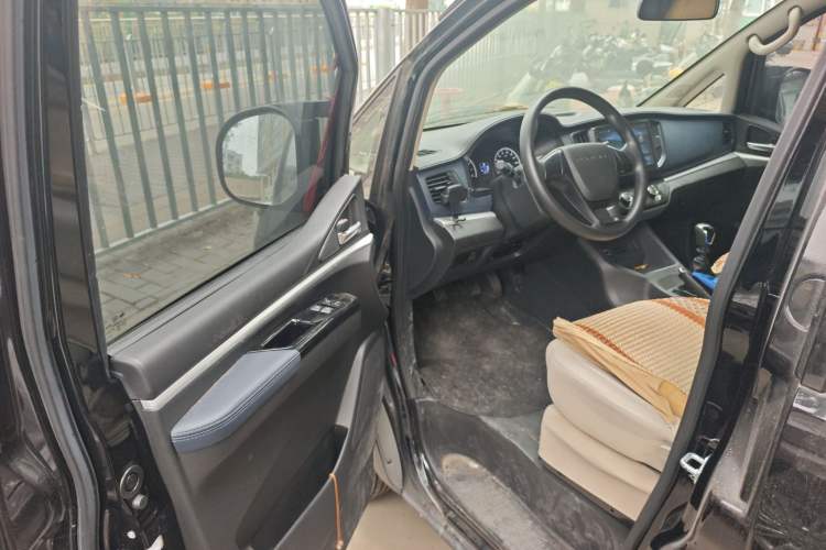 Used FORTHING Lingzhi 2023 M5L 1.6L Base Model 7 Seats Driver Seat